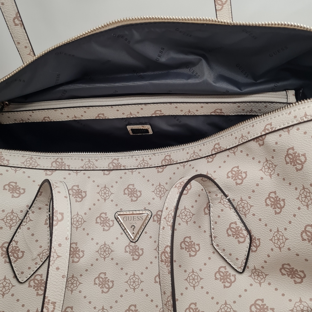 Guess Logo Duffle Bag - Picture 3 of 9